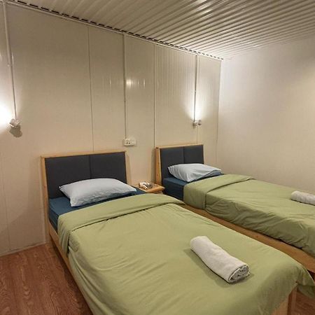 5 Minutes Airport Lodge Kampong Patagas エクステリア 写真