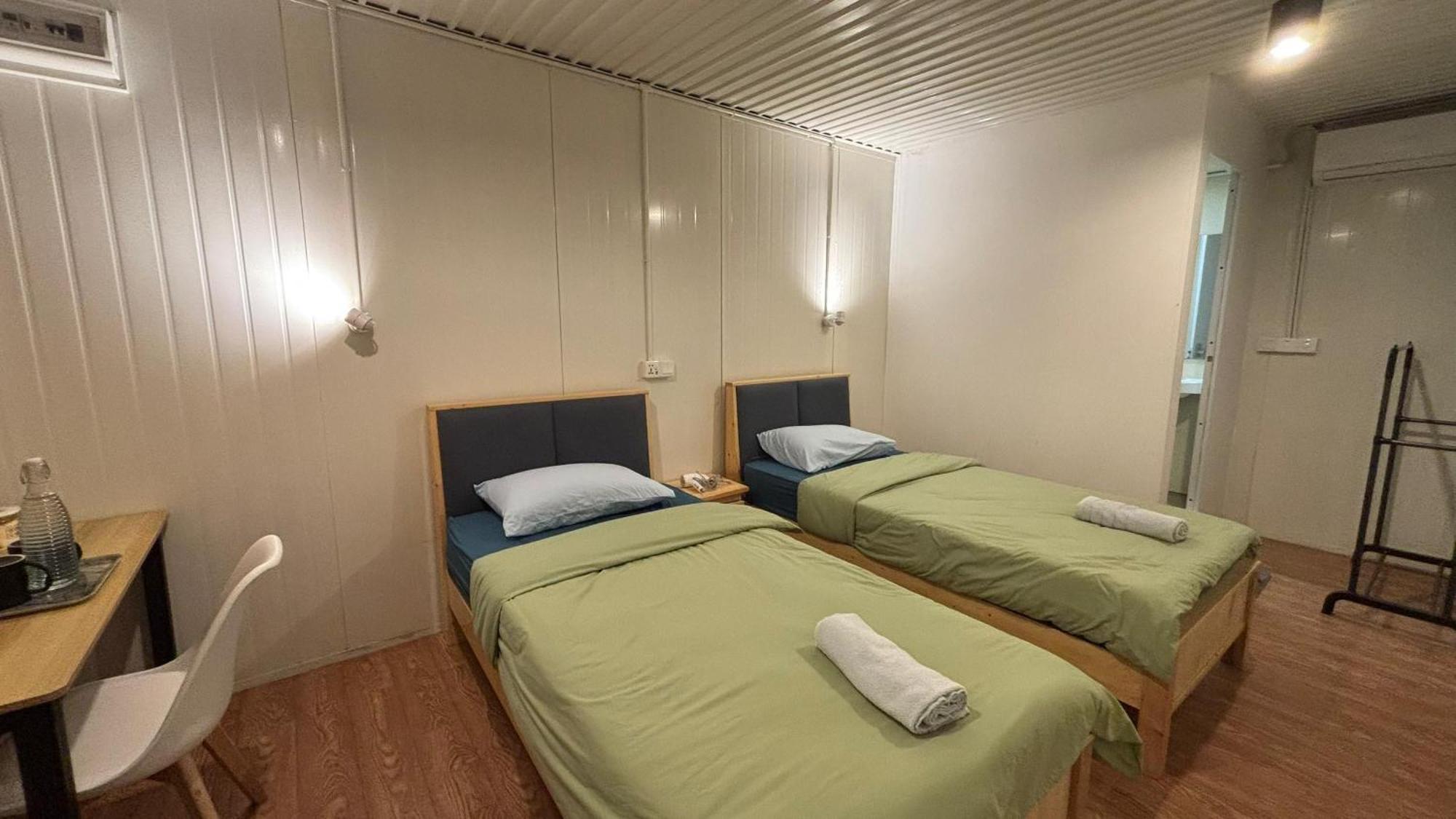 5 Minutes Airport Lodge Kampong Patagas エクステリア 写真